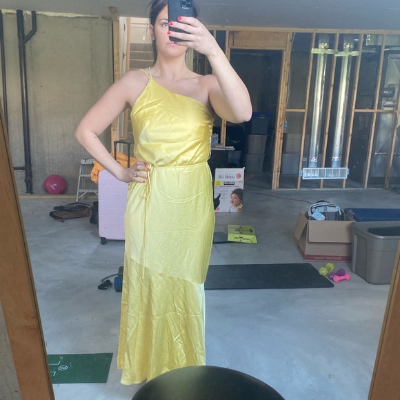 Significant other size 8 one shoulder. Silk, butter yellow, tie - Picture 5 of 5